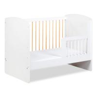 Bērnu gulta Karolina Premium 60x120 ar stelāžu Guļamvietas platums: 60 cm, Guļamvietas garums: 120 cm, Platums: 68 cm, Garums: 123 cm, Augstums: 93 cm, Ar resti: 1, Ar barjeru: 1, Virsma: Matēta, Guļamvietu skaits: 1, Korpusa krāsa: balts, Elementu krāsa: priede, Izgatavošanas materiāls: dabīgs koks (priede) + MDF plātne
