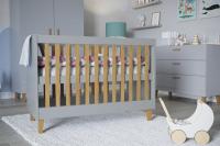 Bērnu gultiņa Kubi Baby ar stelāžu Guļamvietas platums: 60 cm, Guļamvietas garums: 120 cm, Platums: 66 cm, Garums: 124 cm, Augstums: 90 cm, Materiāls: LKSP + dabīgs koks, Guļamvietu skaits: 1, Krāsa: pelēks
